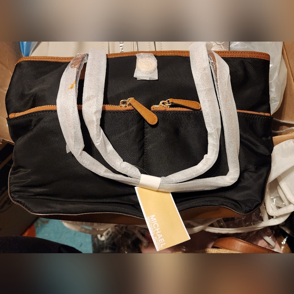 Michael Kors Kempton (M) Pocket Tote